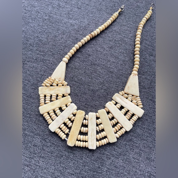 Indigenous vintage carved bone necklace - Picture 5 of 5